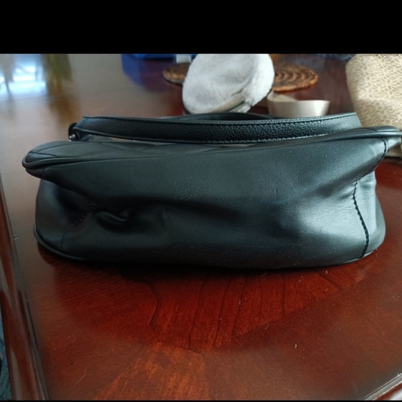 Liz Claiborne Black Quilted Shoulder Bag - Picture 6 of 8